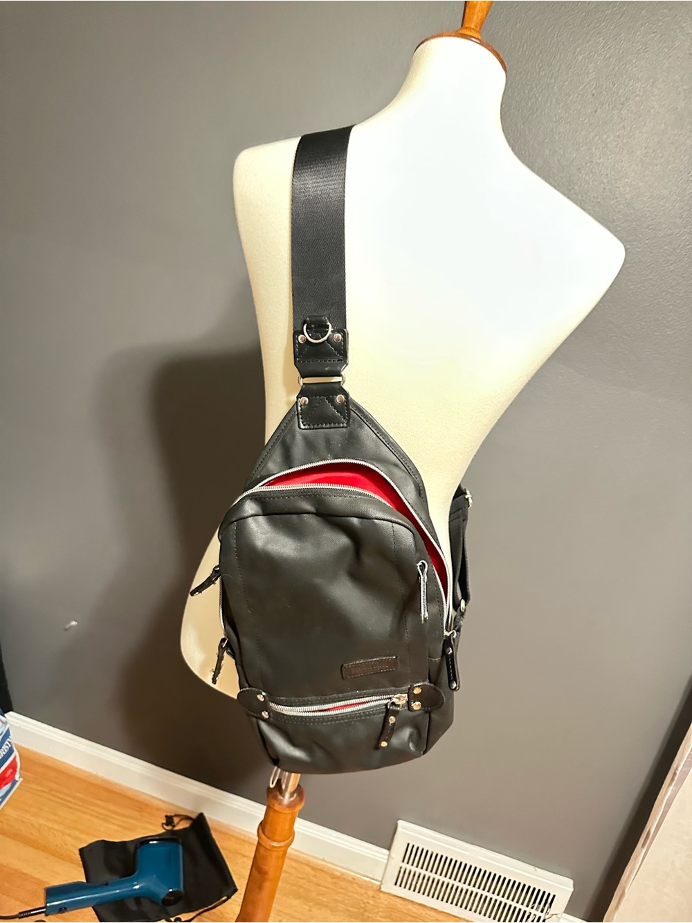 Harvest Label CONNECT Black Sling Backpack Crossbody Bag Osaka Japan - Picture 6 of 10